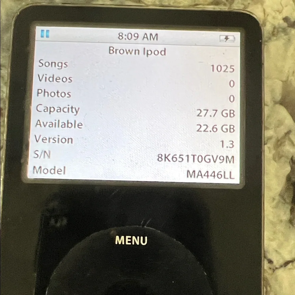 Apple 5th Gen IPod. 30GB model A1136 - Picture 3 of 6